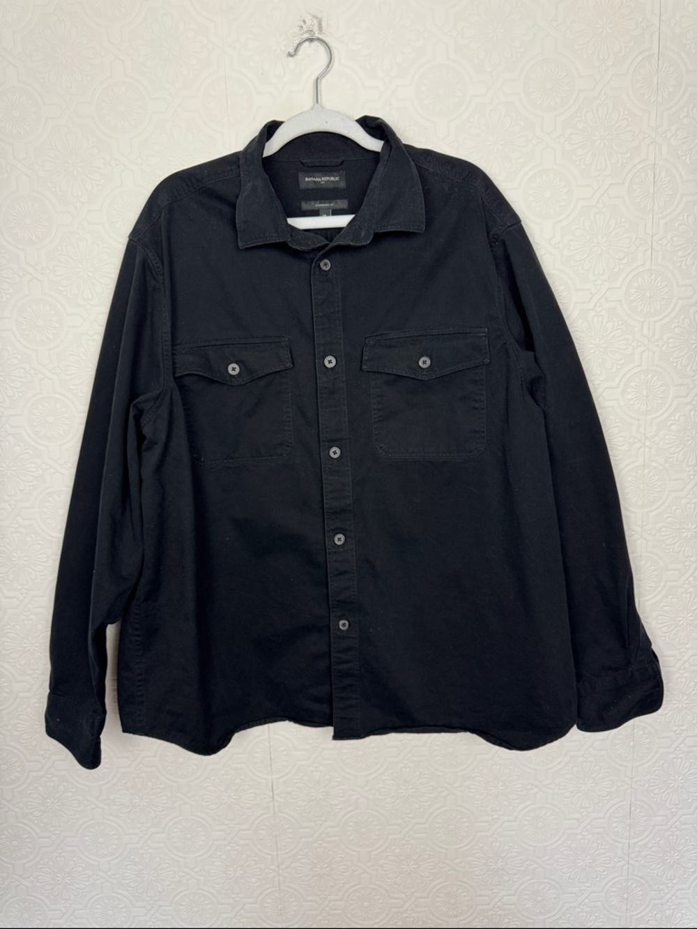 Banana Republic Black Button Down Shirt Men’s XL Standard Fit Cotton Utility
